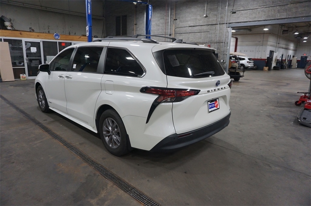 2021 Toyota Sienna XLE photo 20