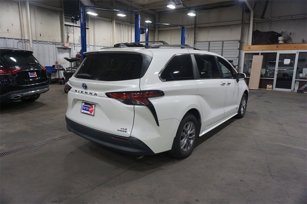 2021 Toyota Sienna XLE photo 22