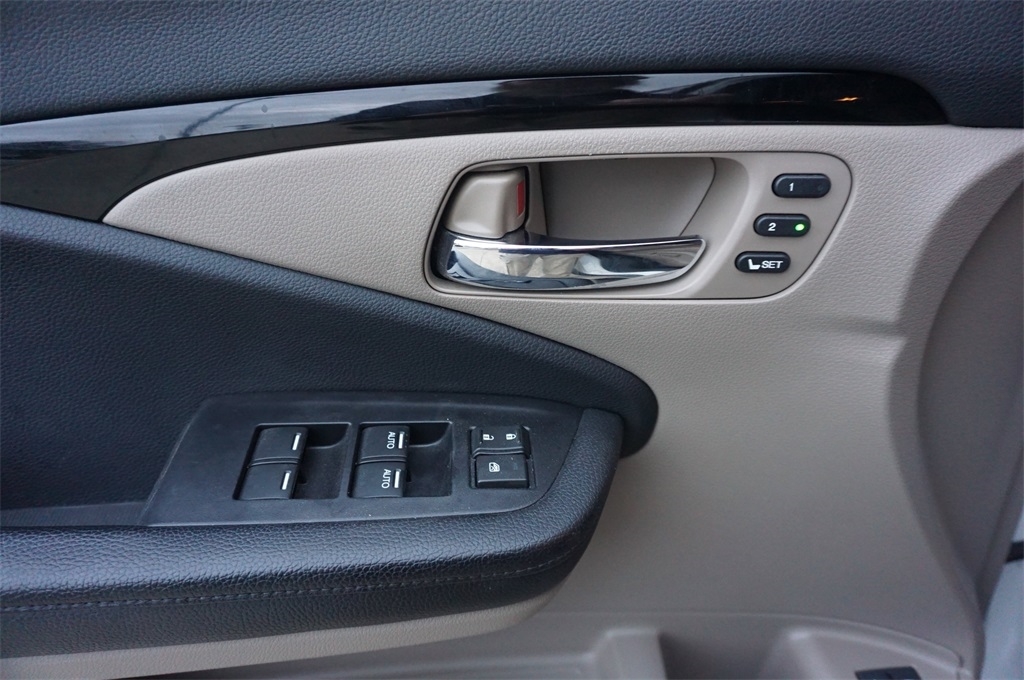 2020 Honda Pilot Touring photo 3