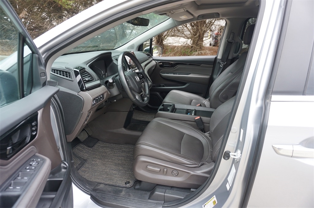 2023 Honda Odyssey Touring photo 2