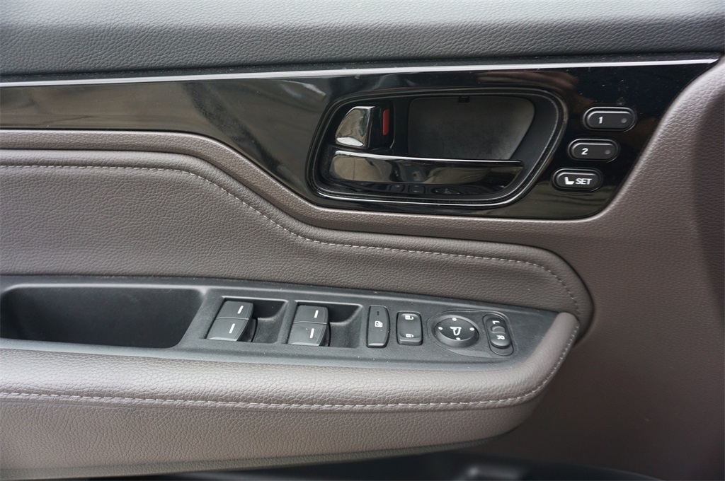 2023 Honda Odyssey Touring photo 3