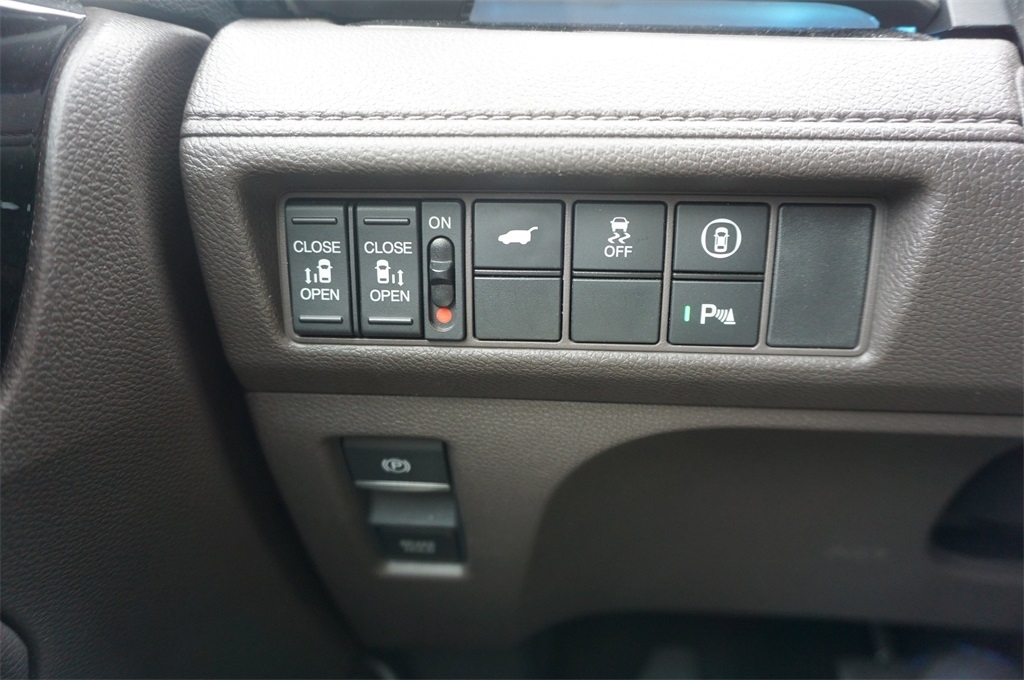 2023 Honda Odyssey Touring photo 4