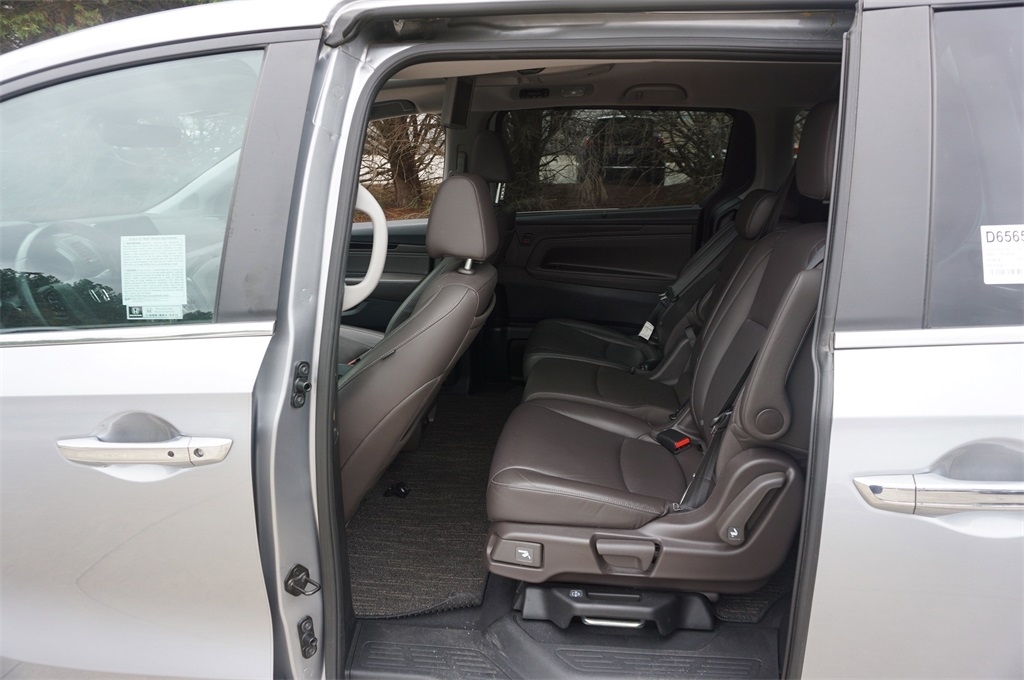2023 Honda Odyssey Touring photo 15