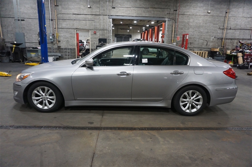 2012 Hyundai Genesis 3.8 photo 4