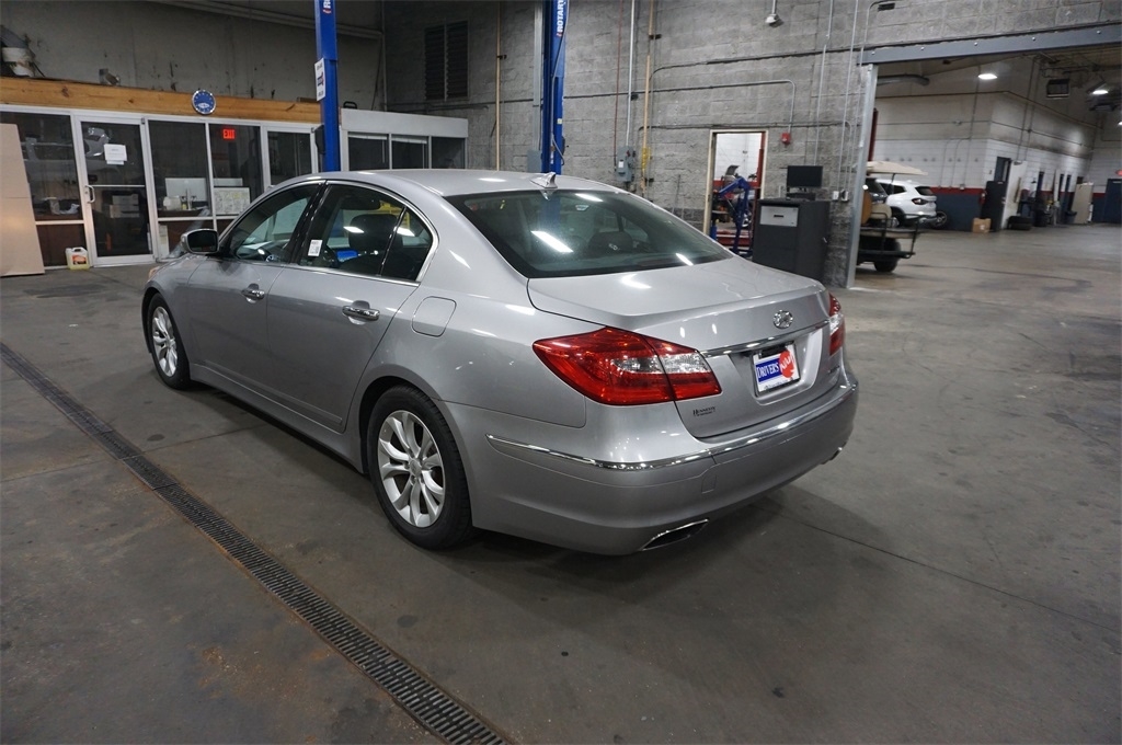 2012 Hyundai Genesis 3.8 photo 5