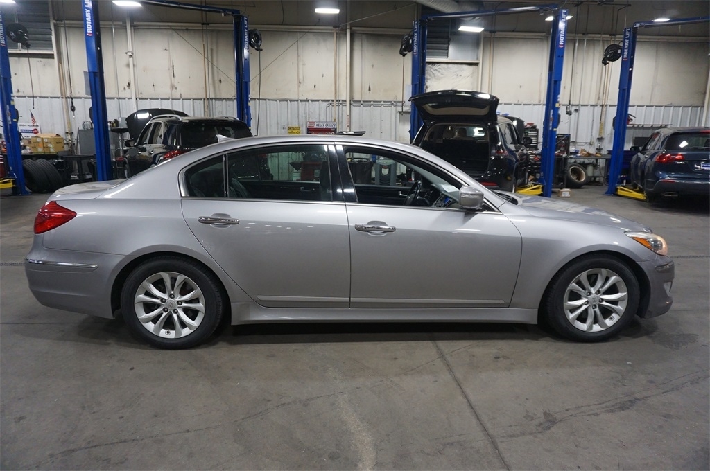 2012 Hyundai Genesis 3.8 photo 8