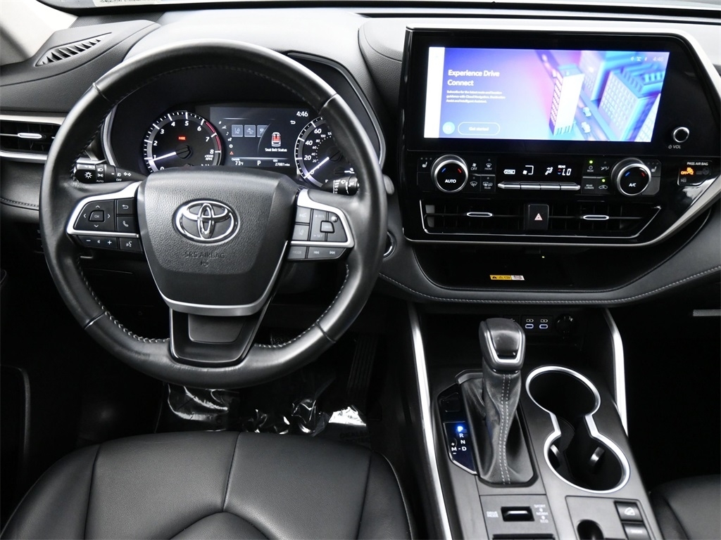 2023 Toyota Highlander XLE photo 3