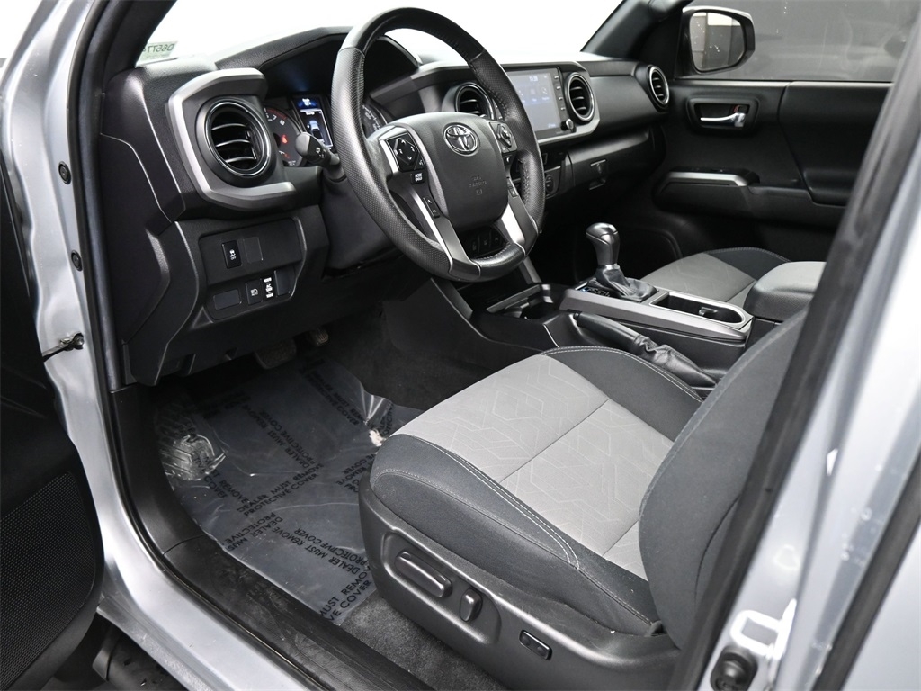 2022 Toyota Tacoma TRD Sport photo 2