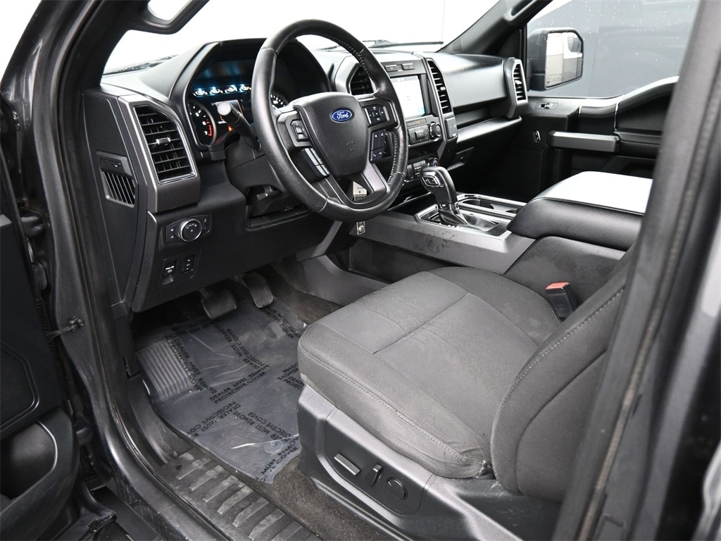 2019 Ford F-150 XLT photo 2