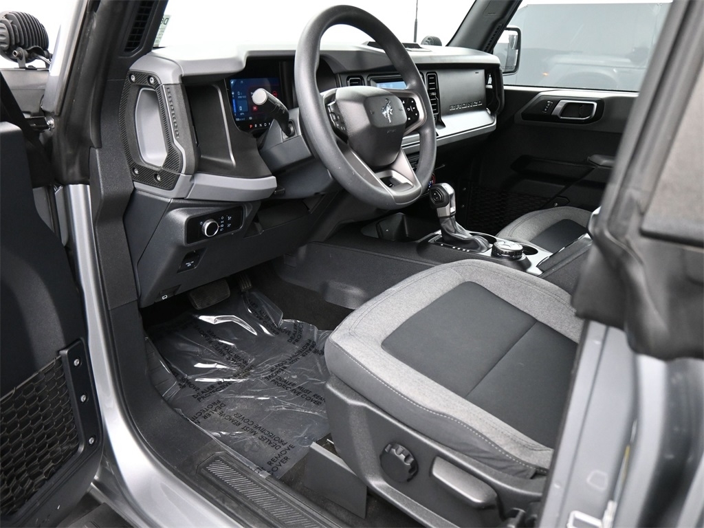 2023 Ford Bronco Base photo 2