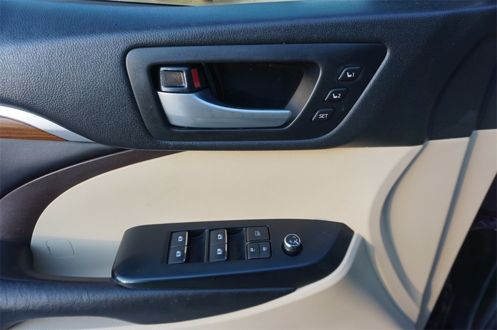 2018 Toyota Highlander Limited Platinum photo 2