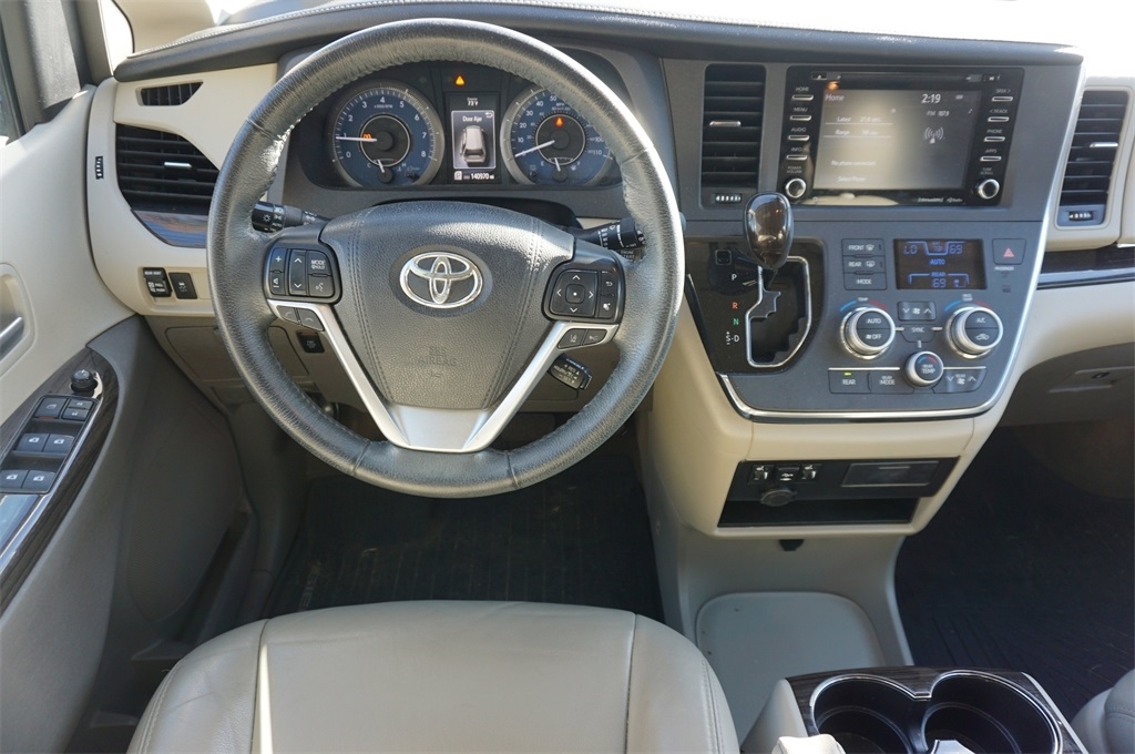 2018 Toyota Sienna XLE Limited Premium photo 4