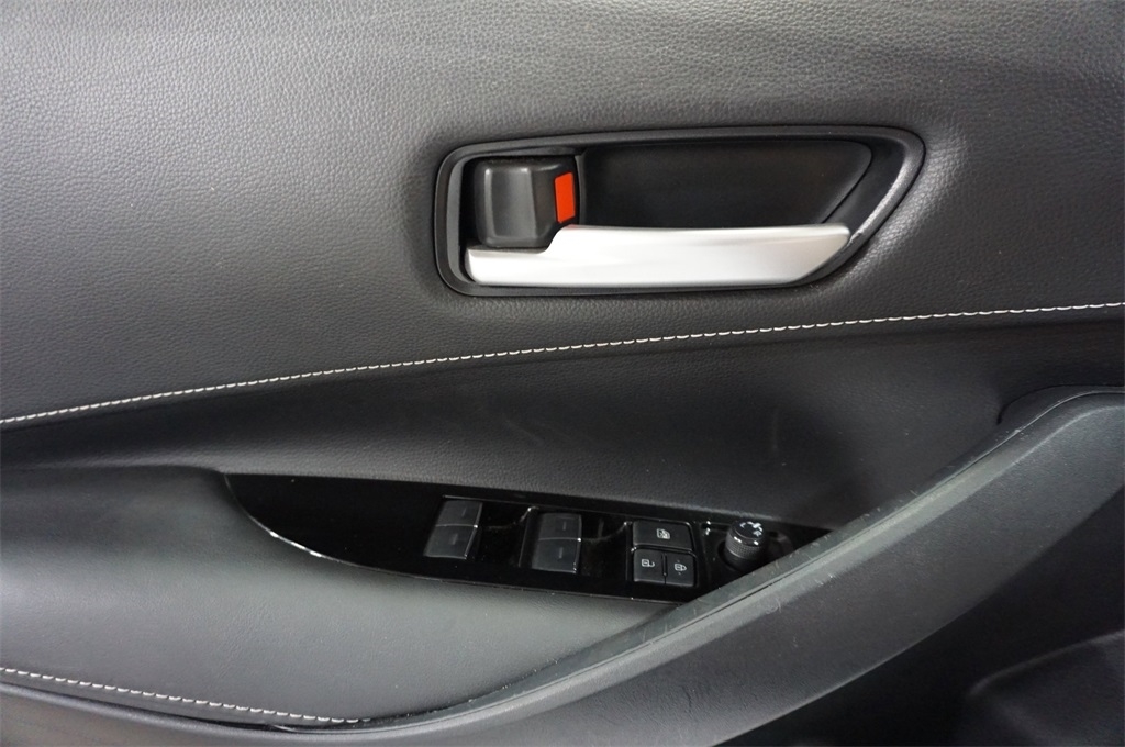 2022 Toyota Corolla SE photo 3