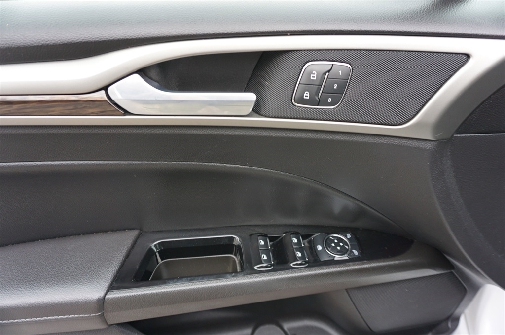 2014 Ford Fusion SE photo 3