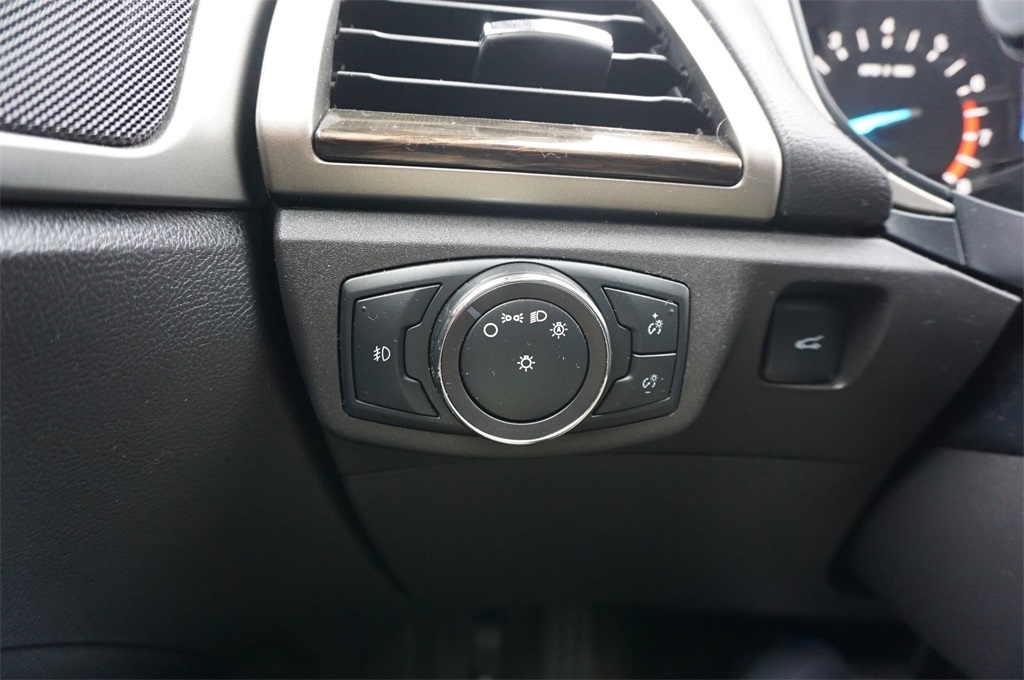 2014 Ford Fusion SE photo 4