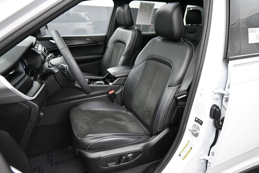 2023 Jeep Grand Cherokee Altitude - Photo 18