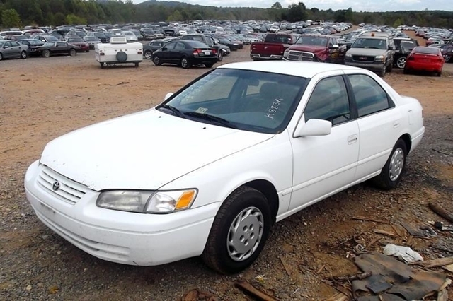 1998 Toyotum Camry Le Book