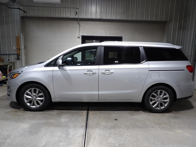 2020 Kia Sedona EX's photo
