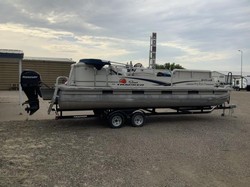 2010 TRACKER 22 PARTY BARGE DELUXE
