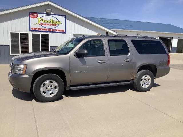 2011 Chevrolet Suburban 4WD 1500 LT's photo