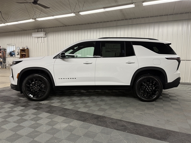 2026 Chevrolet Traverse photo 2