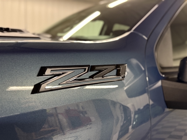 2026 Chevrolet Silverado 2500HD Custom photo 3