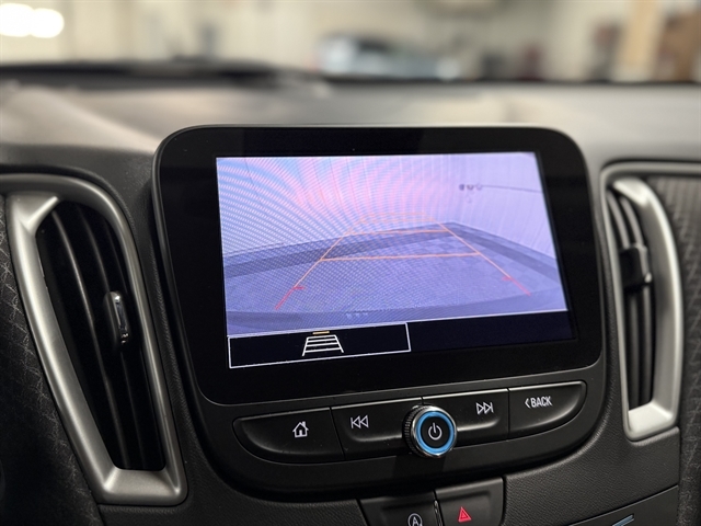 Used 2022 Chevrolet Malibu 1LT with VIN 1G1ZD5ST3NF204417 for sale in Clear Lake, SD