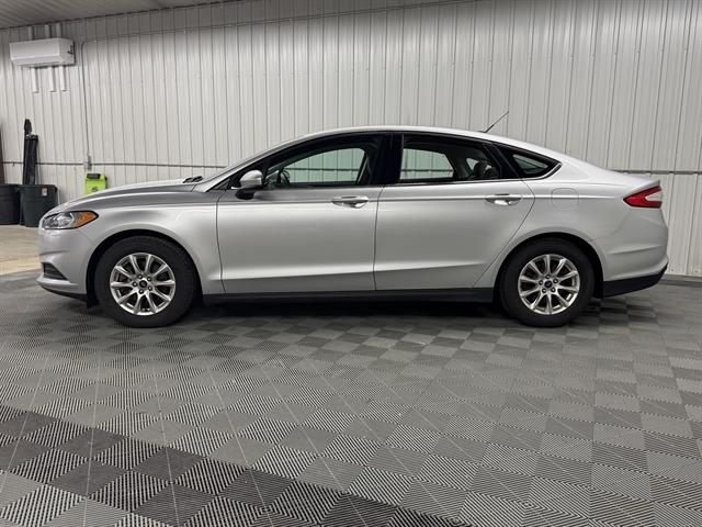 2016 Ford Fusion S FWD's photo