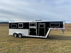 2023 Featherlite 9500 Gooseneck 2 plus 1 Horse trailer