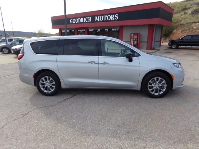 2026 Chrysler Pacifica Limited AWD's photo