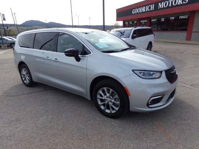 2026 Chrysler Pacifica Limited AWD's photo
