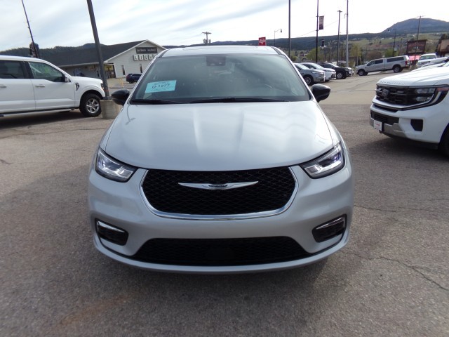 2026 Chrysler Pacifica Limited AWD's photo