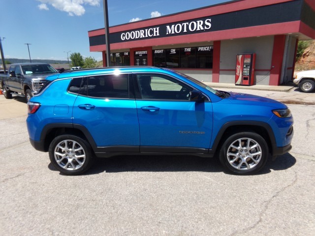 2024 Jeep Compass Latitude Lux 4X4's photo