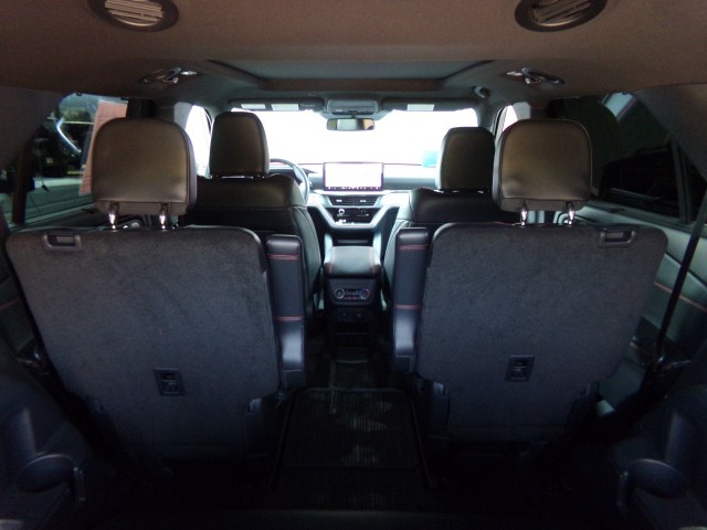 2025 Ford Explorer ST - Photo 17