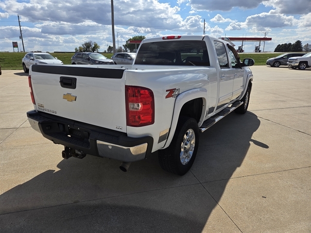 2011 Chevrolet Silverado 2500HD LTZ photo 2