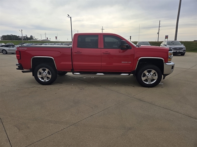 2016 Chevrolet Silverado 2500HD LT photo 2