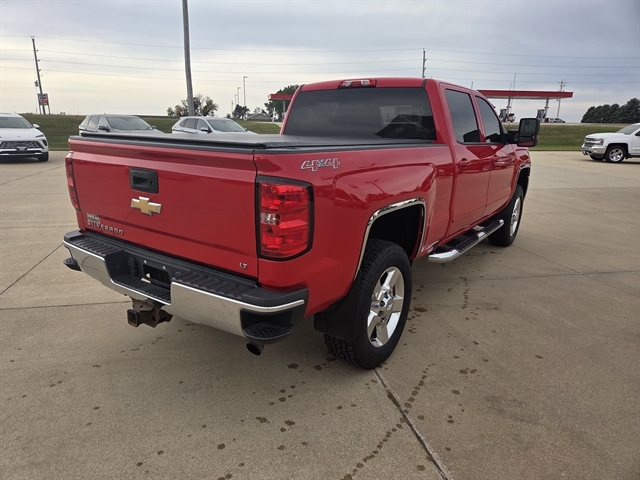 2016 Chevrolet Silverado 2500HD LT photo 3