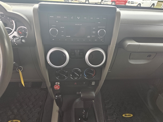 2008 Jeep Wrangler Sahara photo 6