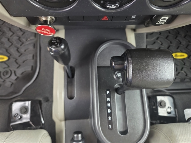 2008 Jeep Wrangler Sahara photo 7