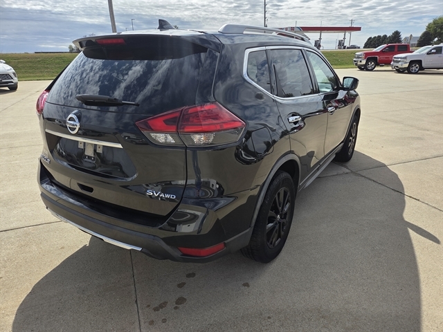 2017 Nissan Rogue SV photo 2