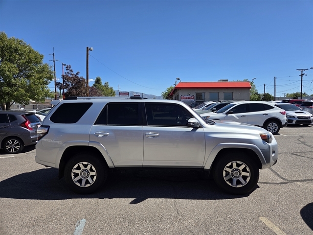 2016 Toyota 4Runner Trail Premium photo 2