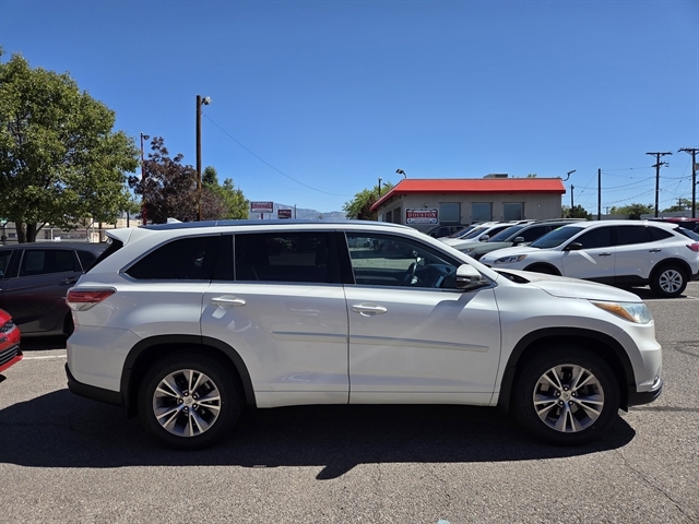 2015 Toyota Highlander Base Hybrid photo 2