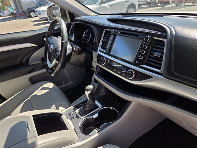 2015 Toyota Highlander Base Hybrid photo 5