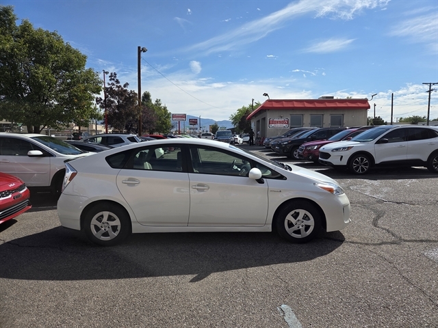 2013 Toyota Prius One photo 2