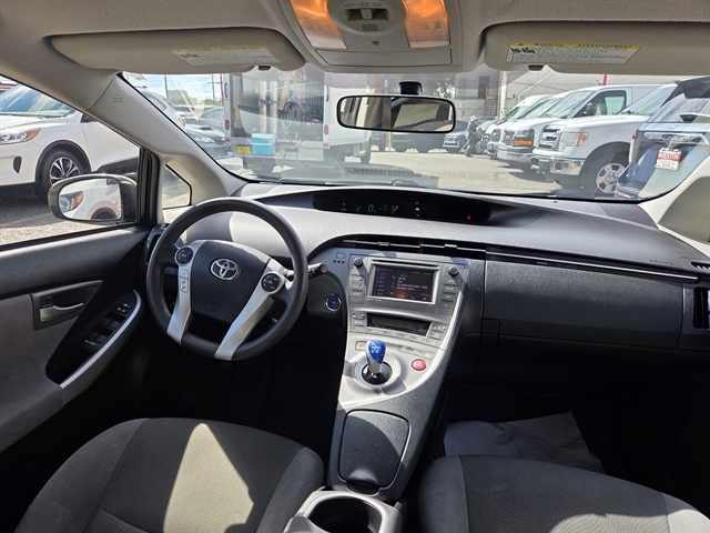 2013 Toyota Prius One photo 4