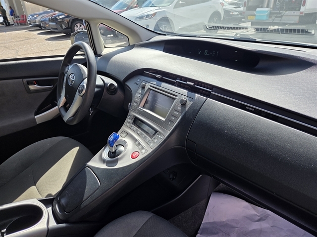 2013 Toyota Prius One photo 5
