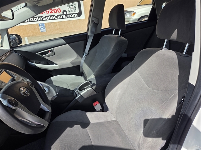 2013 Toyota Prius One photo 7