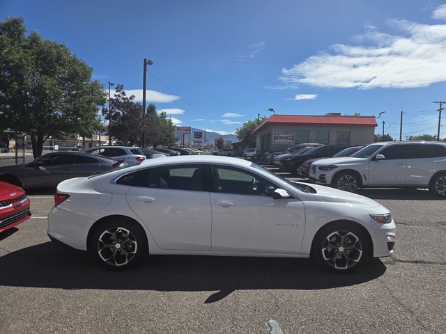 2024 Chevrolet Malibu 1LT photo 2