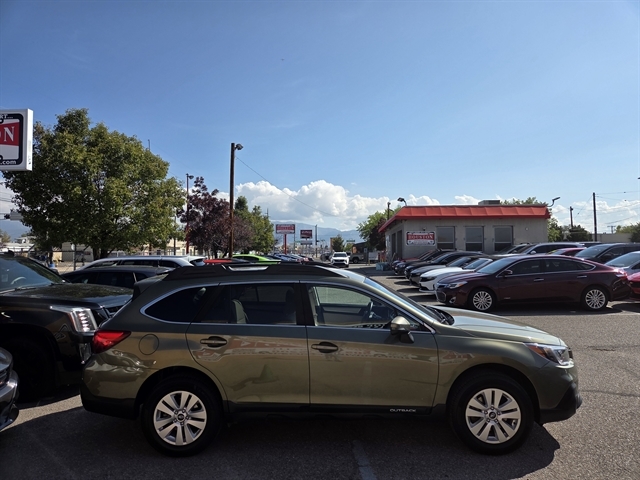 2019 Subaru Outback Premium photo 2