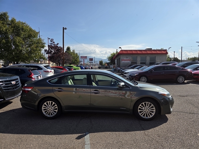 2013 Toyota Avalon Hybrid XLE Touring photo 2